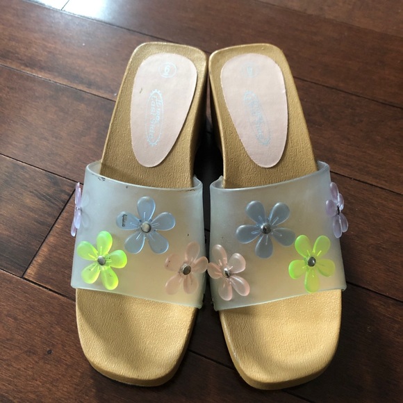 Cutest retro vintage wooden floral platform sandals - Picture 3 of 6